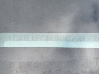 Jeep Grand Cherokee OVERLAND 2012 - 11