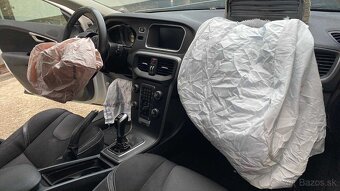 Volvo v40 T2 Momentum - 11