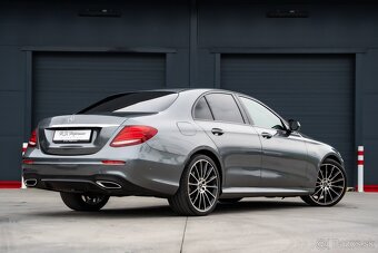 Mercedes-Benz E 220d 4Matic AMG Line / Night Paket - 11