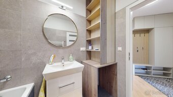 Krásny, vkusne zariadený atypický dvojizbový byt - Zavar - 11