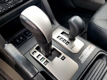 MITSUBISHI PAJERO 3.2 DID 118kw 4x4 // 2005 // ŤAŽNÉ 3300KG - 11