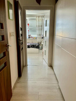 EXKLUZÍVNE NA PREDAJ – 3-IZBOVÝ BYT S DVOMA BALKÓNMI, UL. MO - 11