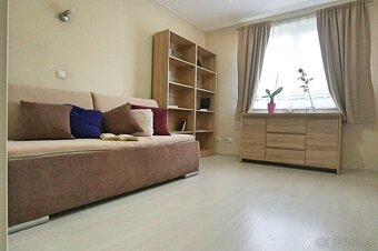 Krásny 5i RD s dvojgarážou, bazénom - TOP PROSTREDIE - 11