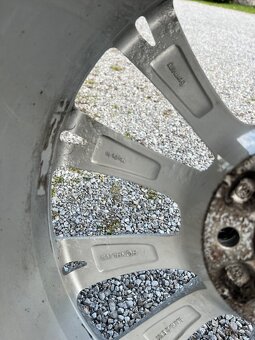 Predám zimne pneumatiky na hliníkových diskoch audi - 11