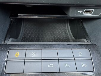 Predám Škoda Octavia Combi 2.0 TDI Style DSG 4x4 - 11