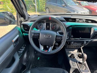 Toyota Hilux GR SPORT 2 MY25 NOVÉ VOZIDLO - 11