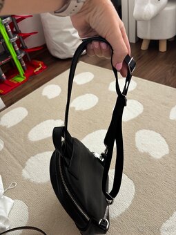 Michael Kors kožený ruksak - 11