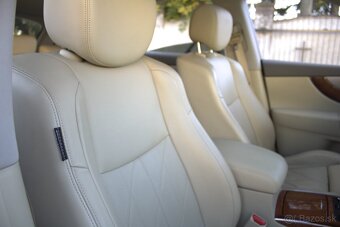 Infiniti QX70 3.0D Premium 175kw AT7 TOP stav - 11