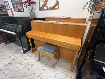 Anglická Yamaha P110N v záruce, včetně klavírní židle. - 11