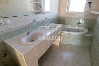 Veľkometrážny 4 izbový byt s podzemným parkovacím... - 11
