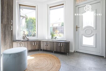 RODINNÝ DOM S BAZÉNOM NA PEREŠI - 11