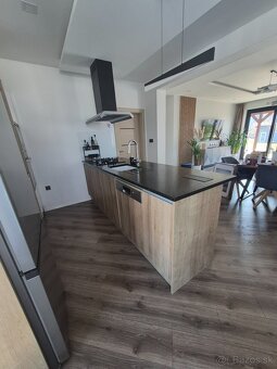 Kuchynská linka + spotrebiče - 11