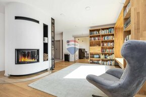 Moderná rodinná vila s nádychom luxusného minimalizmu priamo - 11