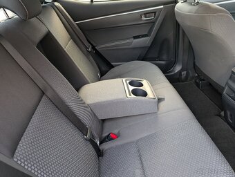 Toyota Corolla sedan, hnedo-šedá metalíza - 11