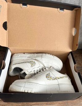 Tenisky Nike Air Force 1 Pixel SE - 11