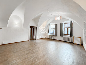 Mäsiarska ul. - na predaj byt 41m2 + 19m2 pivnica, centrum - 11