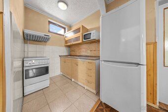 Realitná kancelária REMAX ponúka na predaj 6 izbový dom s kr - 11