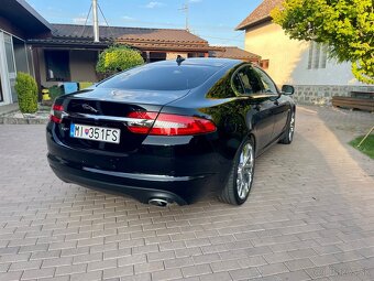 Jaguar XF 2.2D - 11