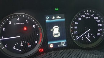 Hyundai Tucson 1.6 T-GDi Premium A/T 4x4, panoráma okno - 11