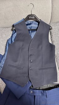 Tmavomodrý pánsky oblek Pavanna (ako nový, vlastný návrh) - 11