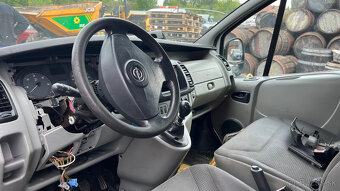 Opel Vivaro 2.0dci M9R E7 - 11
