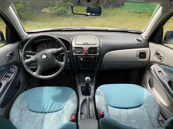 Nissan Almera N16 hatchback - 11