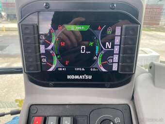 Komatsu WB97S-8 - 11