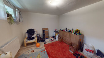 Na predaj rozmerný rodinný dom s pozemkom 2480 m2 v Dubnici  - 11