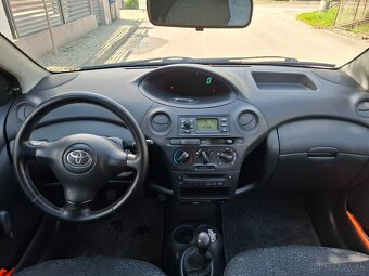 Predam Toyota Yaris 1.0i 48kW s KLIMOU. Kupene nove na SK. - 11