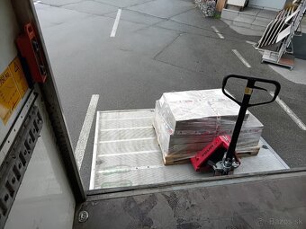 Prívesný vozík s hydraulickou rampou - 11