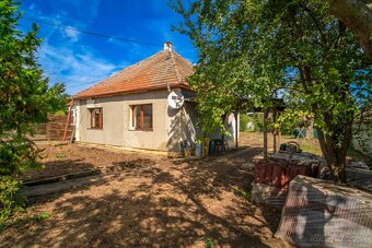 NA PREDAJ RODINNÝ DOM V KRÁSNEJ A TICHEJ OBCI LEN 15KM OD NR - 11