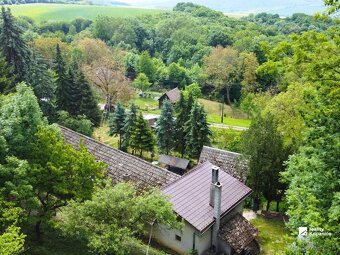 Dom s veľkým pozemkom, dielňami a kusom lesa - 11