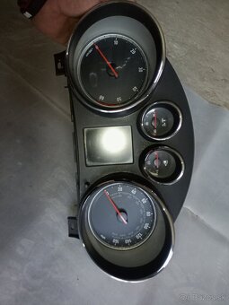 Rozpredám Opel Insignia - 11