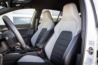 Volkswagen Golf 1.5 TSI ACT 150k R-Line - 11