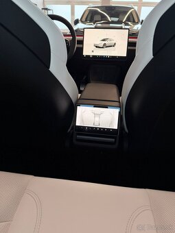 Tesla 3 Highlight performance 0-100km/h 3.1s - 11
