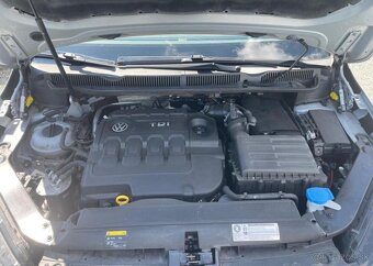 Volkswagen Touran 1.6 TDI COMFORTLINE ACC NAVI nafta manuál - 11