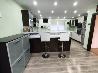 Na prenájom veľkometrážny 2 izbový byt v dome- LEVICE - 11