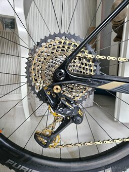 xc carbon bicykel Scott scale RC 900 sl 8.3kg s pedalmi - 11