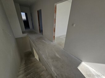 Novostavba 4 izb.dvojpodlažného domu,252 m2 - Strážov - 11