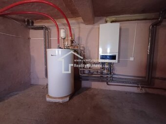 Pekný rodinný dom v obci Plešivec. - 11