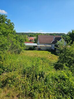 Slnečný dom s veľkým pozemkom a krásnym výhľadom pod horami - 11