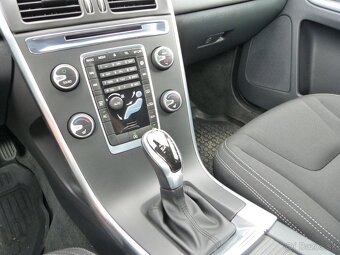 Volvo XC60 D3 2.0L Drive-E Kinetic Geartronic - 11