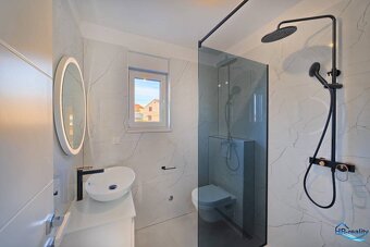 ☀Brodarica(HR)–moderné apartmány v novostavbe,150 m od mora  - 11