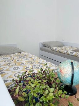 Útulný 3-izbový rodinný dom s krásnou záhradou - Rovinka - 11