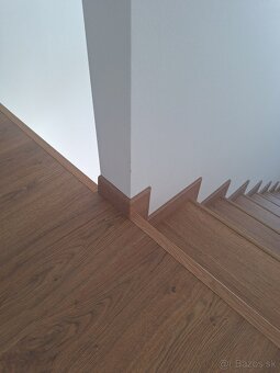 Montáž dverí a zárubní, pokládka plávajúcej podlahy - 11