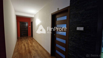 Na predaj veľký polyfunkčný obchodný priestor s rodinným dom - 11