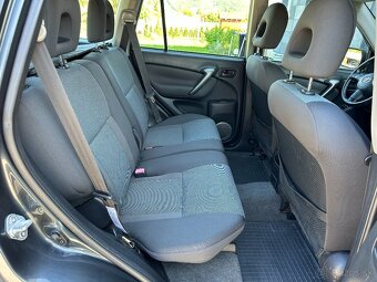 Toyota RAV4 2.0 VVTi - 11