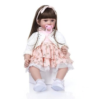 Realisticka babika s oblecenim - 11