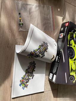 LEGO Technic Lamborghini Huracan Tecnica - 11