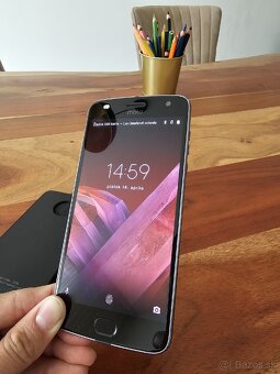 Motorola Moto Z2 Play + Hasselblad True Zoom - 11